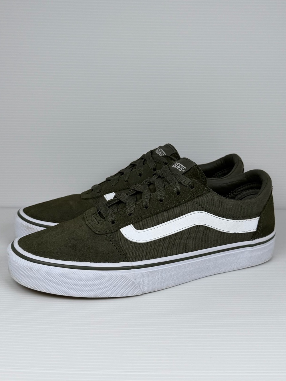Vans Ward Olive Green White Suede Canvas Low Top Skate Sneakers Women’s 9